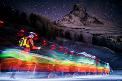 Skitourengänger beim Start zur 21. Patrouille des Glaciers, einem der härtesten Skiwettkämpfe der Alpen, organisiert von der Schweizer Armee. (Bild: Valentin Flauraud/EPA (Stafel, 17. April 2018))