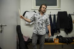Chris Filter, Drummer von Hecht, beim Einsingen. (Bild: Dominik Wunderli (22. Dezember 2018)