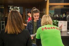 Alle packen mit an. (Bild: Dominik Wunderli (22. Dezember 2018)