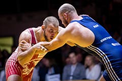 Willisau Lions Stefan Reichmuth (rot) gegen RS Kriesserns Philipp Hutter.