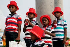 Im Kongo gehen die Menschen am Weihnachtstag traditionellerweise in den Park. (Bild: Jerome Delay/AP (Kinshasa, 25. Dezember 2018))