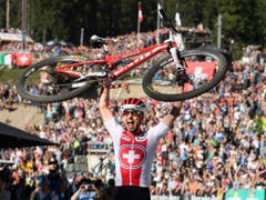 Der König der Mountainbiker: Nino Schurter wurde seiner Favoritenrolle gerecht und gewann auf der Lenzerheide zum siebten Mal WM-Gold (Bild: KEYSTONE/GIAN EHRENZELLER)