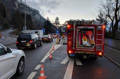 Kein Durchkommen mehr für den Transitverkehr am Wolfsprung. (Bild: Geri Holdener, 26. Dezember 2018)