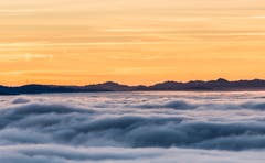 Abendrot über dem Nebelmeer (Bild: Daniel Hegglin (Zugerberg, 26. Dezember 2018))