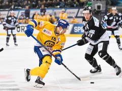 Inti Pestoni brachte den HCD mit einer feinen Einzelleistung mit 1:0 in Führung (Bild: KEYSTONE/SPENGLER CUP/GIAN EHRENZELLER)