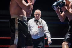 Boxing Day in der Bodensee-Arena in Kreuzlingen: Szenen vom Kampf Evgeny Shvedenko (Russland, blaue Handschuhe) gegen Roman Sharupa (Ukraine, weisse Handschuhe).
