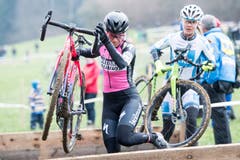 Rebecca Gariboldi aus Italien kämpft sich über die Hürden. (Bild: Urs Flüeler/Keystone (Pfaffnau, 26. Dezember 2018)