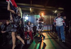 Boxing Day in der Bodensee-Arena in Kreuzlingen: Szenen vom Kampf Maja Milenkovic (Serbien, rot-blaue Hose) gegen Crystal Garcia Nova (Dominikanische Republik, schwarze Hose). (Bilder: Reto Martin)