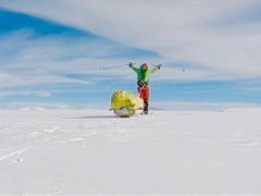 Den Proviant für die 54-tägige Reise zog der Abenteurer auf einem Schlitten hinter sich her. (Bild: KEYSTONE/AP Colin O'Brady)