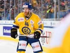 Verstärkungsspieler Linus Klasen setzte beim 3:2-Sieg von Davos gegen das DEL-Team aus Nürnberg einige Akzente für die Bündner (Bild: KEYSTONE/SPENGLER CUP/GIAN EHRENZELLER)