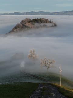 Nebelmeer mit Nebelschwaden auf dem Weg um Kriens. (Bild: Theres Nussbaumer, 27. Dezember 2018)