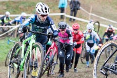 Bei diesem steilen Abschnitt musste man vom Bike absteigen. (Bild: Urs Flüeler/Keystone (Pfaffnau, 26. Dezember 2018)