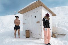 Vorfreude: Irgendwann öffnet sich an der Snowvolley-Meisterschaft auch diese WC-Tür. (Bild: Eveline Beerkircher (25. Februar 2018))
