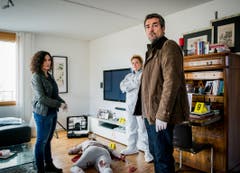 Liz Ritschard und Reto Flückiger beim Tatort. (Bild: Daniel Winkler/SRF)Zur Filmkritik