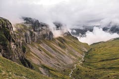 Hier oben in den Schwyzer Alpen nimmt die Muota ihren Ursprung. (Bilder: Stefan Zürrer)