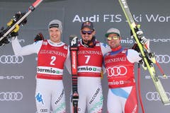 Siegerpodest bei der Abfahrt in Bormio: Dominik Paris (Mitte) gewinnt vor Christof Innerhofer (links) und Beat Feuz. Bild: Andrea Solero / EPA