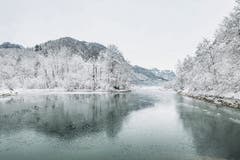 Verzaubert nicht selten die umliegende Landschaft: die Muota.