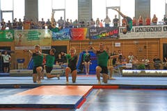 9. Juni: An den Kantonalen Meisterschaften im Vereinsturnen in Grabs siegte der DTV/TV Weite in der Gerätekombination (im Bild), am Barren und in der Team Aerobic. Ebenfalls drei Siege realisierte der TV Buchs (Gymnastik Kleinfeld, Fachtest Allround, Wurf). Bild: Robert Kucera