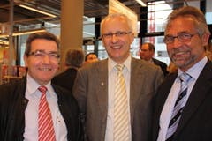 Die Unzertrennlichen, bei der Eröffnung der neuen Migros im April 2010, mit Gemeinderatskollege Hans Steinmann. (Bild: Florian Hofer)