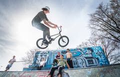 BMX-Fahrer Zeno Lehmann im Skatepark Frauenfeld. (Bild: Andrea Stalder)