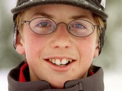 Als 16-Jähriger an der Vierschanzentournee: Simon Ammann im Dezember 1997 (Bild: KEYSTONE/ARNO BALZARINI)