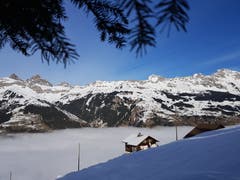 Vom Eggenbergli aus konnte man den Ausblick auf ein wunderschönes Nebelmeer geniessen. (Bild: Lydia Arnold (Spiringen, 29. Dezember 2018))