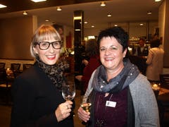 Gemeindepräsidentin Judith Odermatt (links) und Brigitte Isenschmid. (Bild Kurt Liembd (Oberdorf, 30. November 2018))