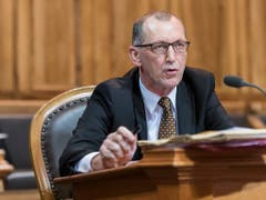 Werner Hösli (SVP/GL) bestritt im Namen einer Minderheit die Notwendigkeit zusätzlicher Grenzwächter. Sein Antrag wurde aber mit knappem Mehr abgelehnt. (Bild: KEYSTONE/ALESSANDRO DELLA VALLE)