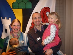 Rebekka und Stefan Zweifel mit den Kindern Aruna (2,5) und Lavanya (7 Wochen). (Bild Kurt Liembd (Oberdorf, 30. November 2018))