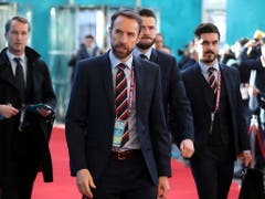 Gareth Southgate (Bildmitte), der Nationaltrainer des WM-Vierten England, will in der Nations League den Aufwärtstrend des englischen Nationalteams fortsetzen. England duelliert sich im Halbfinal mit den Niederlanden (Bild: KEYSTONE/AP/PETER MORRISON)