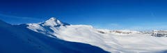Löcher/Vermol: Pulverschnee und Sonnenschein beim Aufstieg zum Hüenerchopf. (Bild: Fredy Zünd)