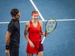Roger Federer und Belinda Bencic hatten einmal mehr viel Spass zusammen auf dem Court am Hopman Cup (Bild: KEYSTONE/EPA AAP/TONY MCDONOUGH)