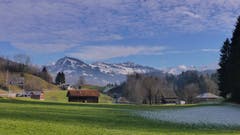 Gieselbach Ebnat-Kappel: Herrliches Wetter im Toggenburg. (von rechts: Neuenalpspitz - Gmeinwis - Stockberg und dahinter - Lütispitz) (Bild: Martin Giger)
