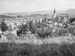 Eine Ansicht der Ortschaft Laufen, aufgenommen im Jahr 1980, zur Zeit, als sich für Laufen und das Laufental die Frage stellt, ob die Exklave beim Kanton Bern verbleiben oder sich einem Nachbarkanton anschliessen soll. (Bild: KEYSTONE/STR)