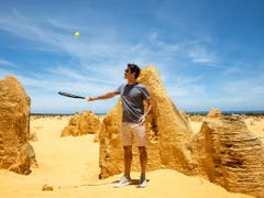 Vor seiner ersten Partie in diesem Jahr in Perth besuchte Roger Federer die Pinnacles nördlich von Perth (Bild: KEYSTONE/EPA AAP/RICHARD WAINWRIGHT)
