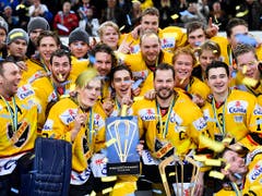 Kalevan Pallo (KalPa) Kuopio gewinnt als erstes finnisches Team den Spengler Cup in Davos (Bild: KEYSTONE/AP Keystone/GIAN EHRENZELLER)
