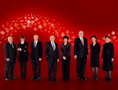 2009, Bild 1 (von links): Ueli Maurer, Micheline Calmy-Rey, Moritz Leuenberger, Bundespräsident Hans-Rudolf Merz, Doris Leuthard, Pascal Couchepin, Eveline Widmer-Schlumpf, Bundeskanzlerin Corina Casanova.