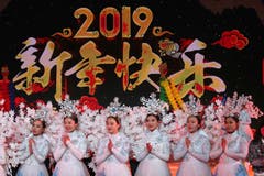 China: Tänzerinnen bei einer Silvester-Veranstaltung in Peking. (Bild: KEYSTONE/ AP Photo/Ng Han Guan)