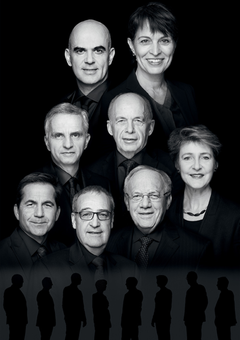 2017, Bild 1 (von oben rechts nach unten links): Bundespräsidentin Doris Leuthard, Alain Berset, Ueli Maurer, Didier Burkhalter, Simonetta Sommaruga, Johann Schneider-Ammann, Guy Parmelin, Bundeskanzler Walter Thurnherr.