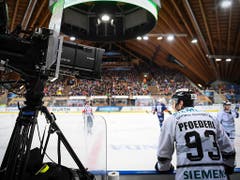 In den Fokus spielte sich auch Leo Pföderl von den Ice Tigers Nürnberg. Pföderl verbuchte die meisten Skorerpunkte und spielte sich ebenfalls als Stürmer ins All-Star-Team (Bild: KEYSTONE/SPENGLER CUP/GIAN EHRENZELLER)