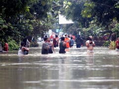 Im Osten der Philippinen sind durch Erdrutsche und Überschwemmungen infolge starker Regenfälle über 60 Personen ums Leben gekommen. (Bild: KEYSTONE/EPA/ROMEDOR GLORIANE)