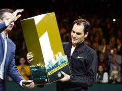 Die älteste Nummer 1 der Geschichte: Roger Federer erklomm mit 36 Jahren noch einmal die Spitze des ATP-Rankings (Bild: KEYSTONE/EPA ANP/KOEN SUYK)