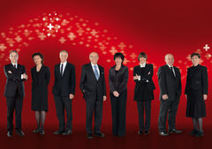 2009, Bild 2 (von links): Didier Burkhalter, Eveline Widmer-Schlumpf, Moritz Leuenberger, Bundespräsident Hans-Rudolf Merz, Doris Leuthard, Micheline Calmy-Rey, Ueli Maurer, Bundeskanzlerin Corina Casanova.