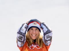 Sie sorgte für das Sport-Märchen des Jahres: Ester Ledecka gewann an den Olympischen Winterspielen in Pyeongchang Gold im Super-G der Skifahrer und im Parallel-Riesenslalom der Snowboarder (Bild: KEYSTONE/JEAN-CHRISTOPHE BOTT)