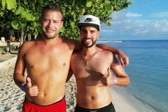 Stefano Lotti (30) und Stefano Navarretta (31) haben ihr Haus in Liestal verkauft und wollen nach Mexiko. Bild: SRF