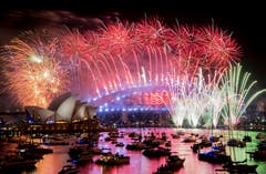 Australien: Grosses Feuerwerk am Hafen von Sydney. (Bild: KEYSTONE/Brendan Esposito/AAP via AP)