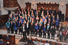 Der Gospelchor Gaiserwald und The Waves aus Goldach gaben unter dem Titel «querbeat» ein Konzert in der St.Galler Kirche Linsenbühl. (Bild: PD)