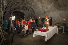 Für viele geladene Gäste war es die erste Gelegenheit, sich vom Projekt «Fels» eine Vorstellung zu machen. (Bild: Boris Bürgisser (Luzern, 4. Dezember 2018))