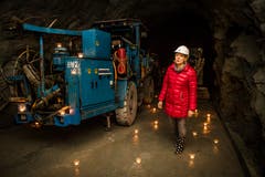 Die Vokalkünstlerin Agnes Hunger lieferte kurze Gesangseinlagen, eine Mischung aus jodel- und choralartigen und jubelnden Gesängen. (Bild: Boris Bürgisser (Luzern, 4. Dezember 2018))