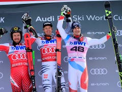 Thomas Tumler (ganz rechts) auf dem Podest in Beaver Creek (Bild: KEYSTONE/FR37383 AP/NATHAN BILOW)